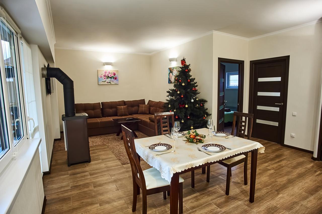 Gallery Of Mountains Holiday Home ยาซินยา ภายนอก รูปภาพ